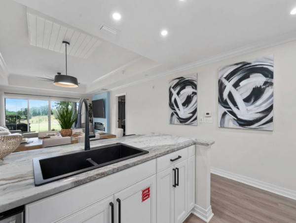 Luxurious Three-Bedroom Condo in Reunion
